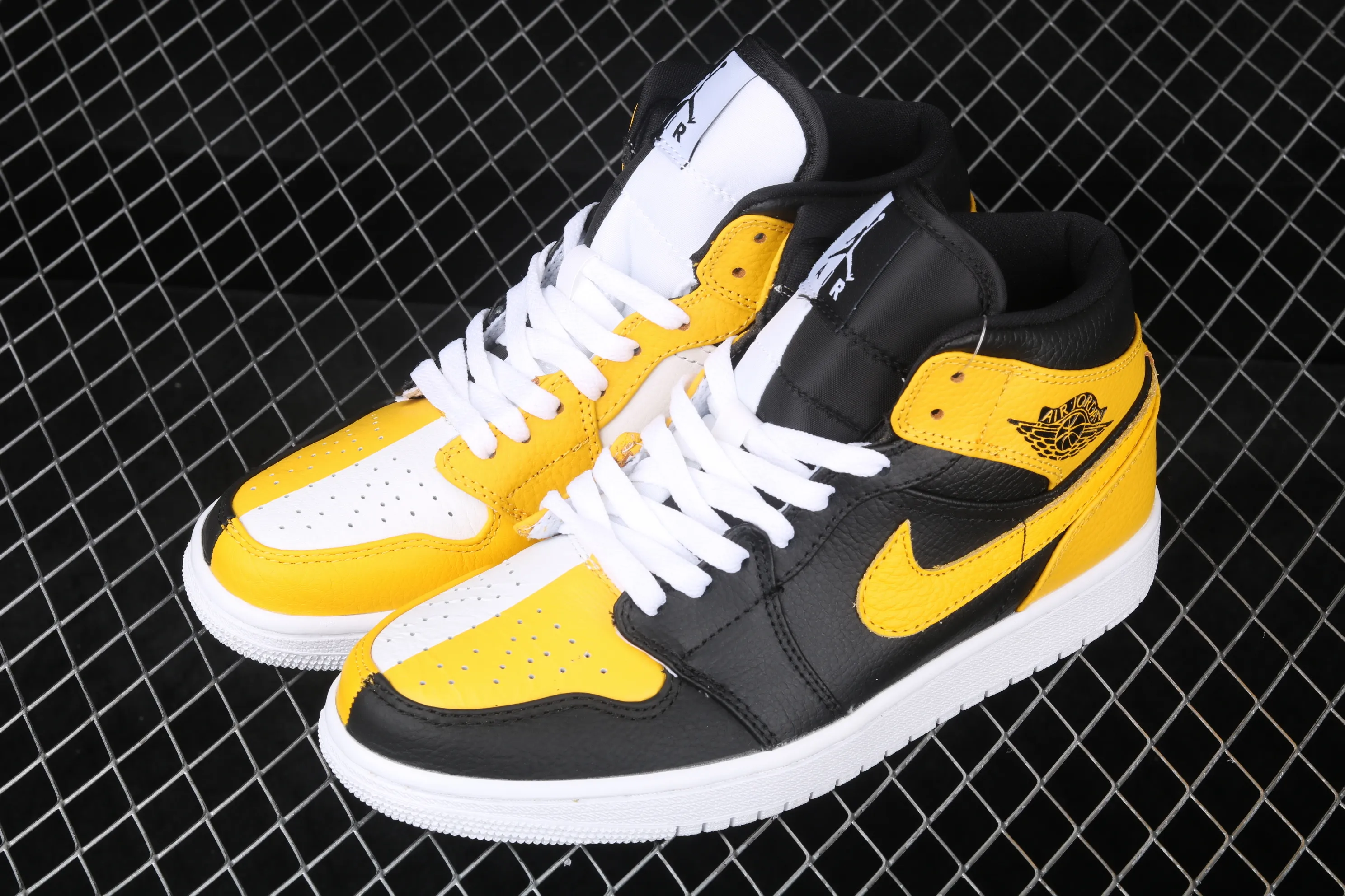 All categories Air Jordan Jordan series basketball shoes Air Jordan 1 Mid Air Jordan 1 Mid OG AJ1 Joe 1 black and yellow Yin Yang top layer mid-top basketball shoes CJ9219-700